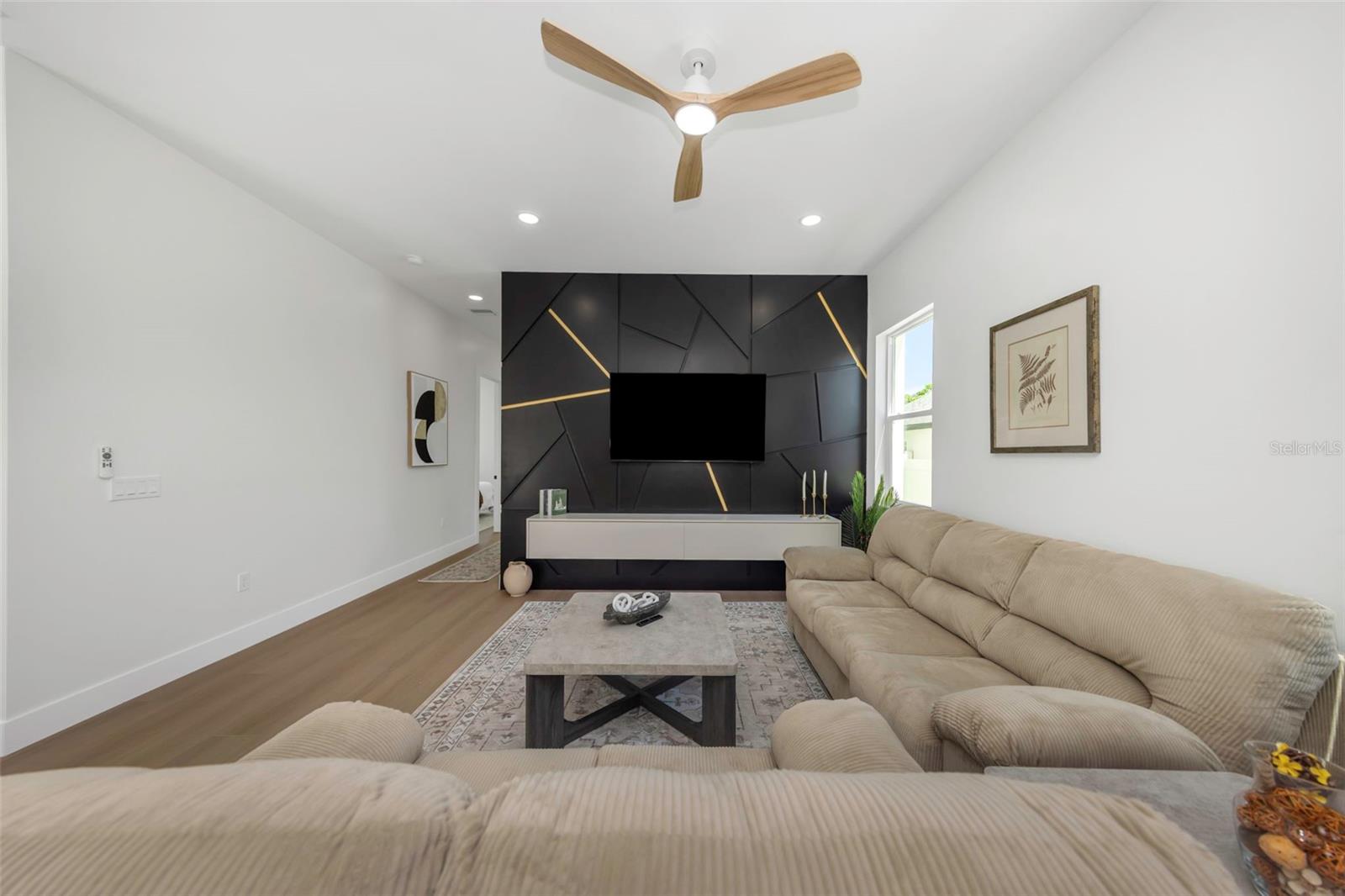 617 FOLSOM ST S — photo 27