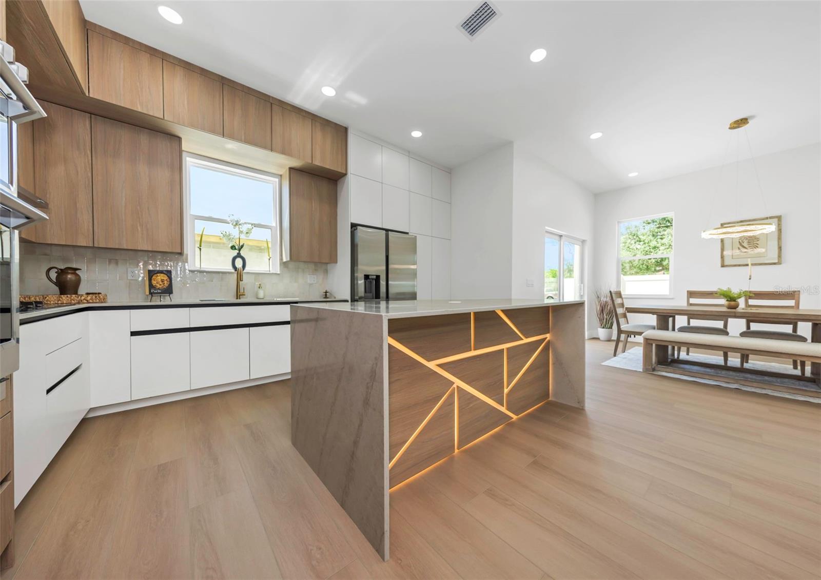 617 FOLSOM ST S — photo 37