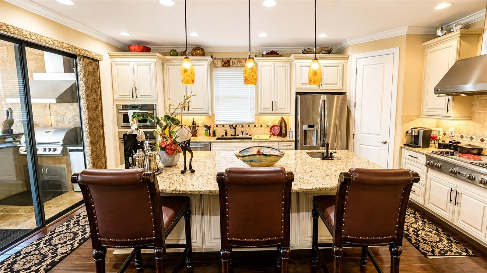 2519 VACCARO DR — photo 4