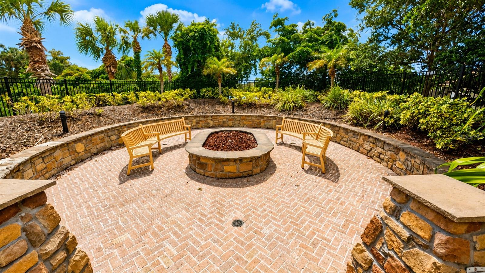 2519 VACCARO DR — photo 41