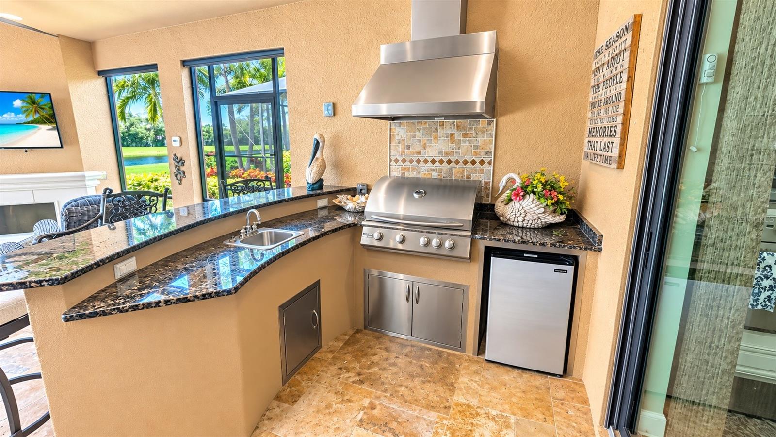 2519 VACCARO DR — photo 32