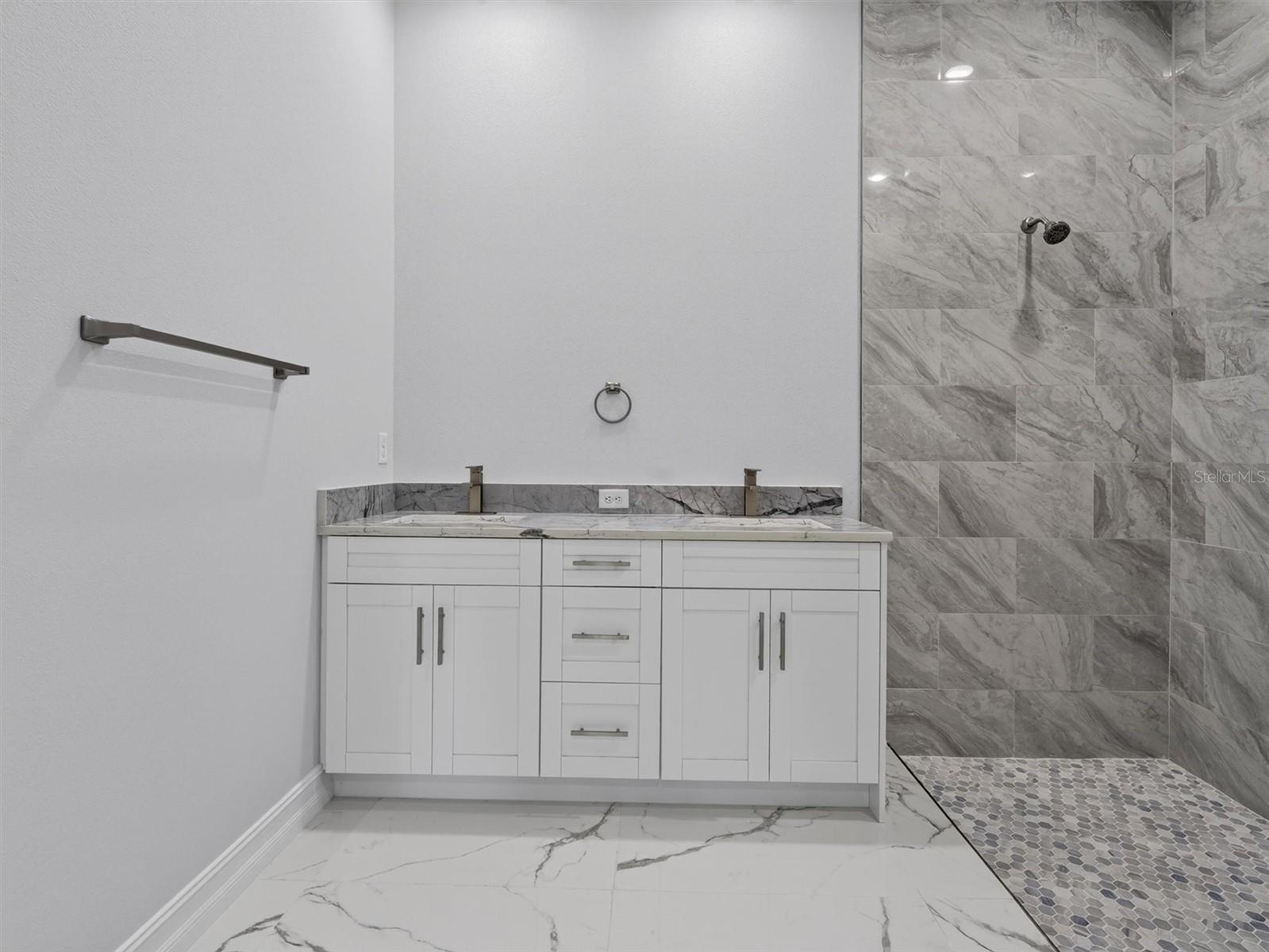 2302 ALLEN DR — photo 29