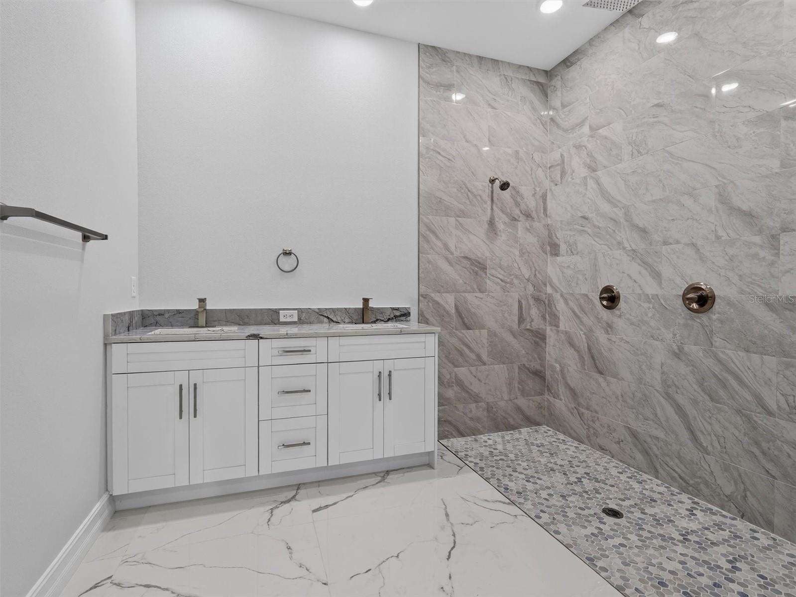 2302 ALLEN DR — photo 30