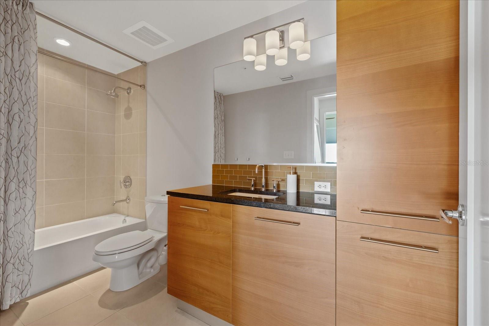 400 4TH AVE S #1004 — photo 17