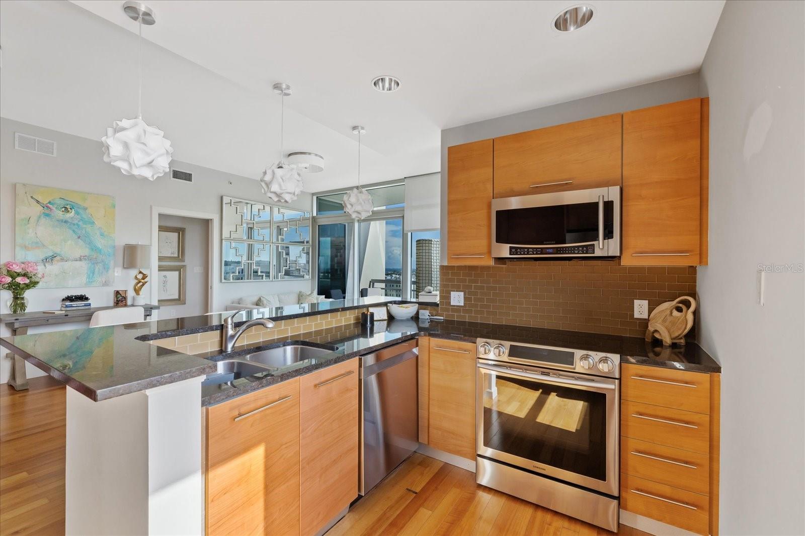 400 4TH AVE S #1004 — photo 36