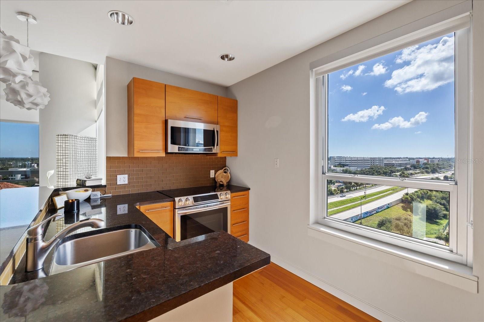 400 4TH AVE S #1004 — photo 38