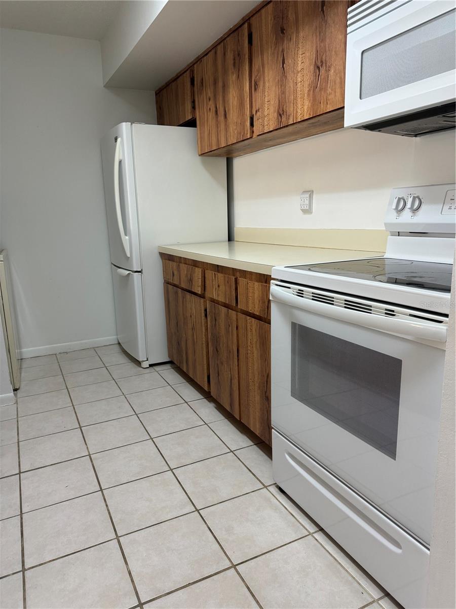 13608 S VILLAGE DR #8203 — photo 7