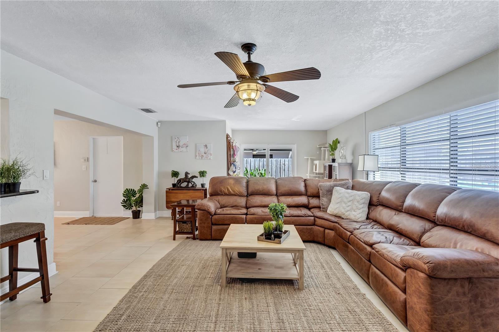 8532 KUMQUAT AVE — photo 3