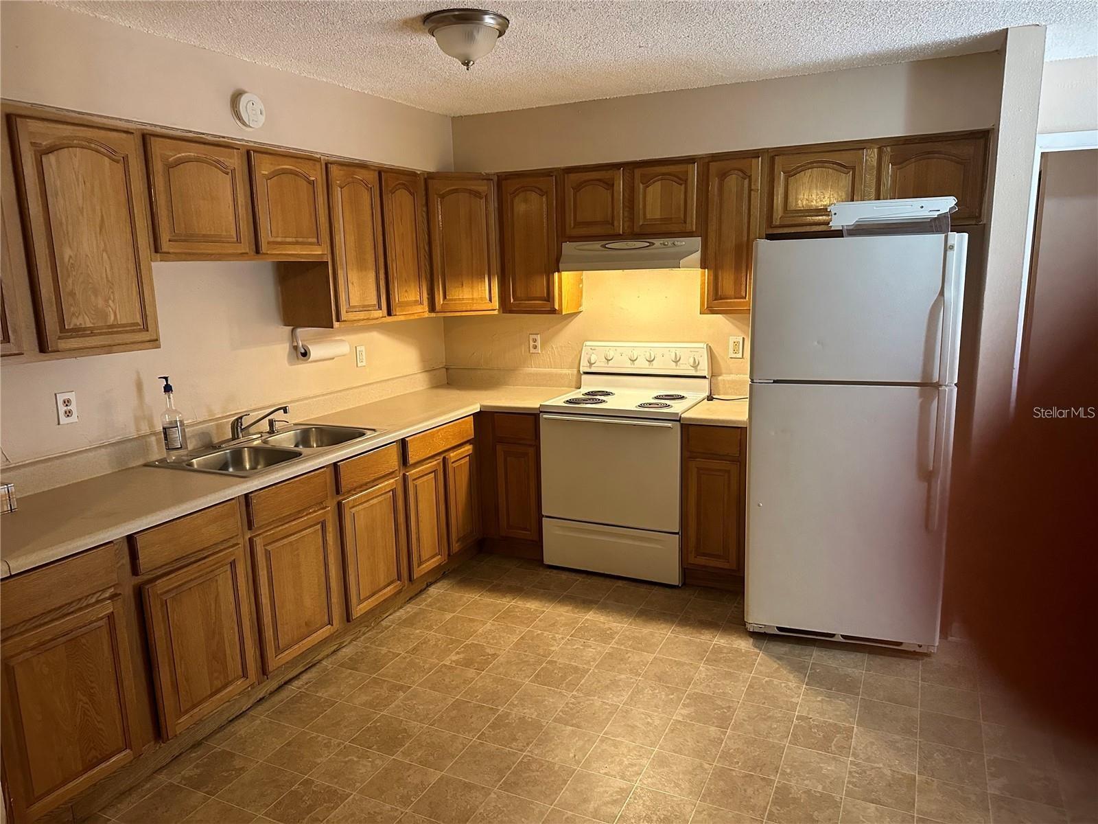 8203 N KLONDYKE ST #B — photo 2