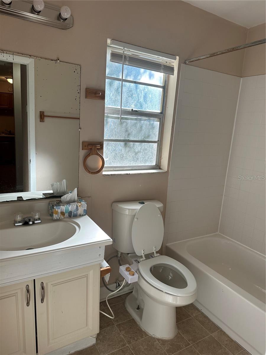 8203 N KLONDYKE ST #B — photo 6