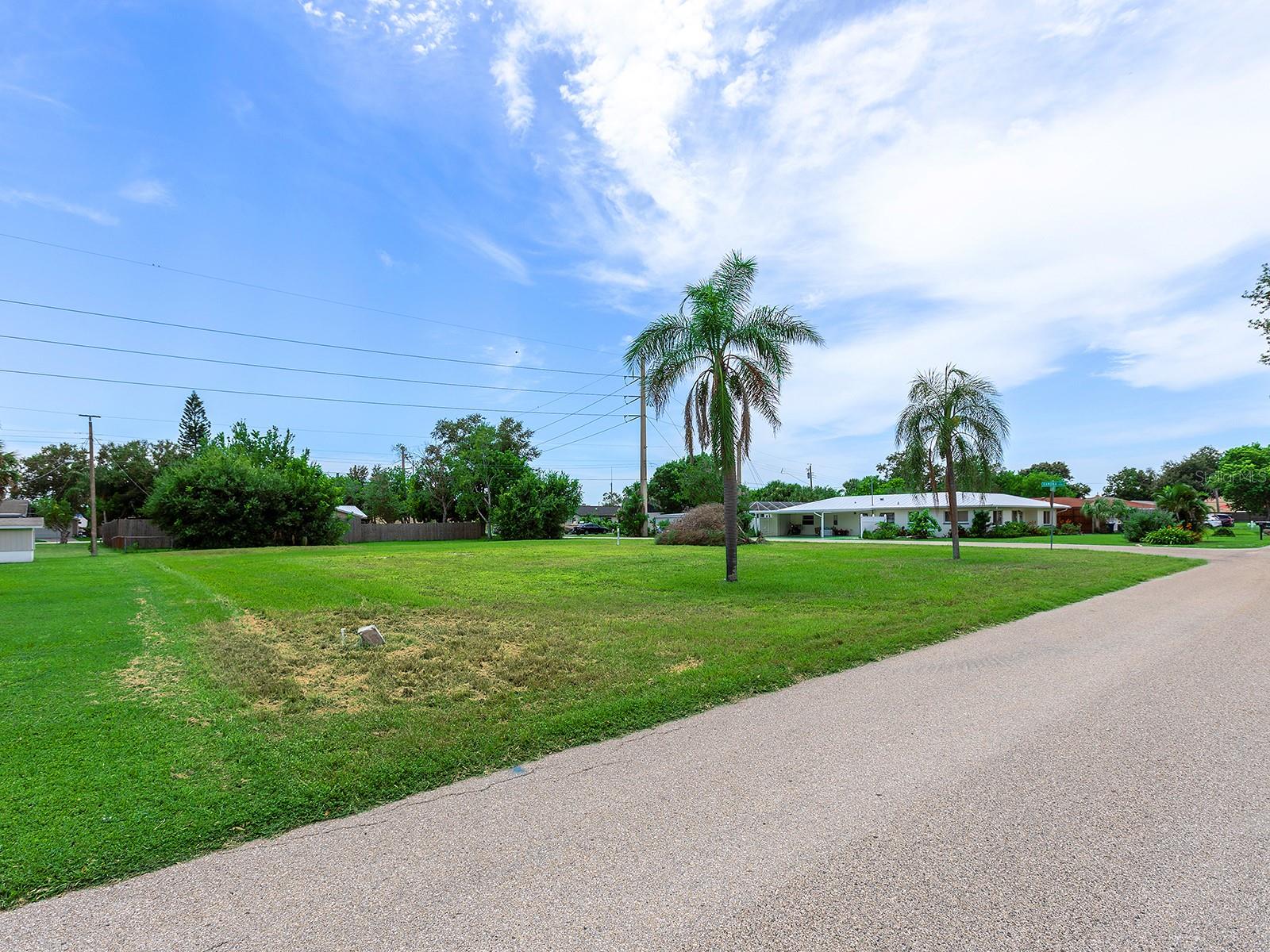 2110 SANDRALA DR — photo 4