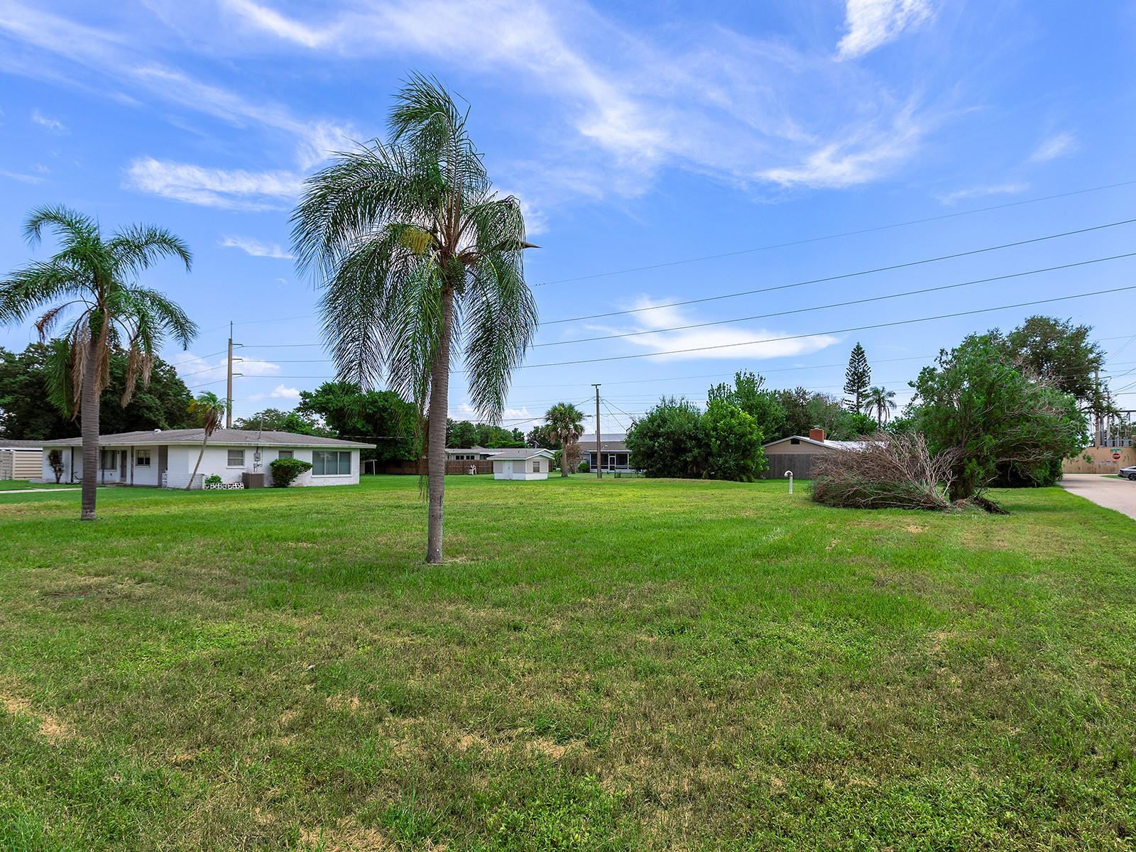 2110 SANDRALA DR — photo 3