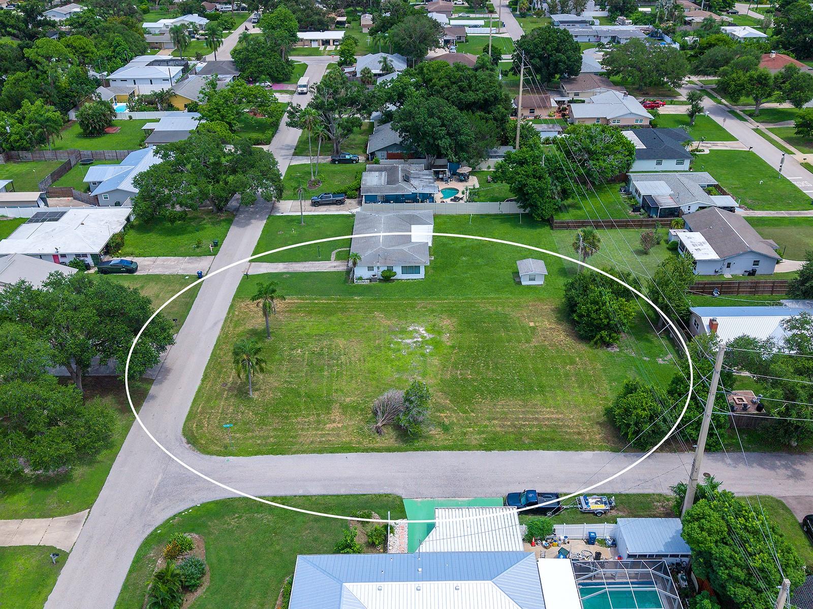 2110 SANDRALA DR — photo 12