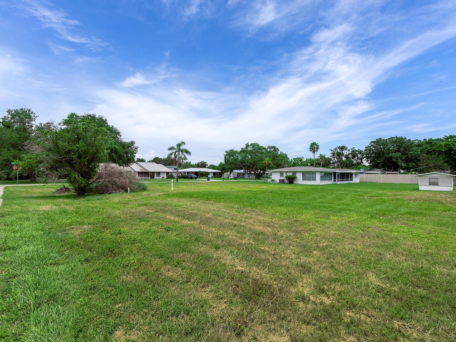 2110 SANDRALA DR — photo 7