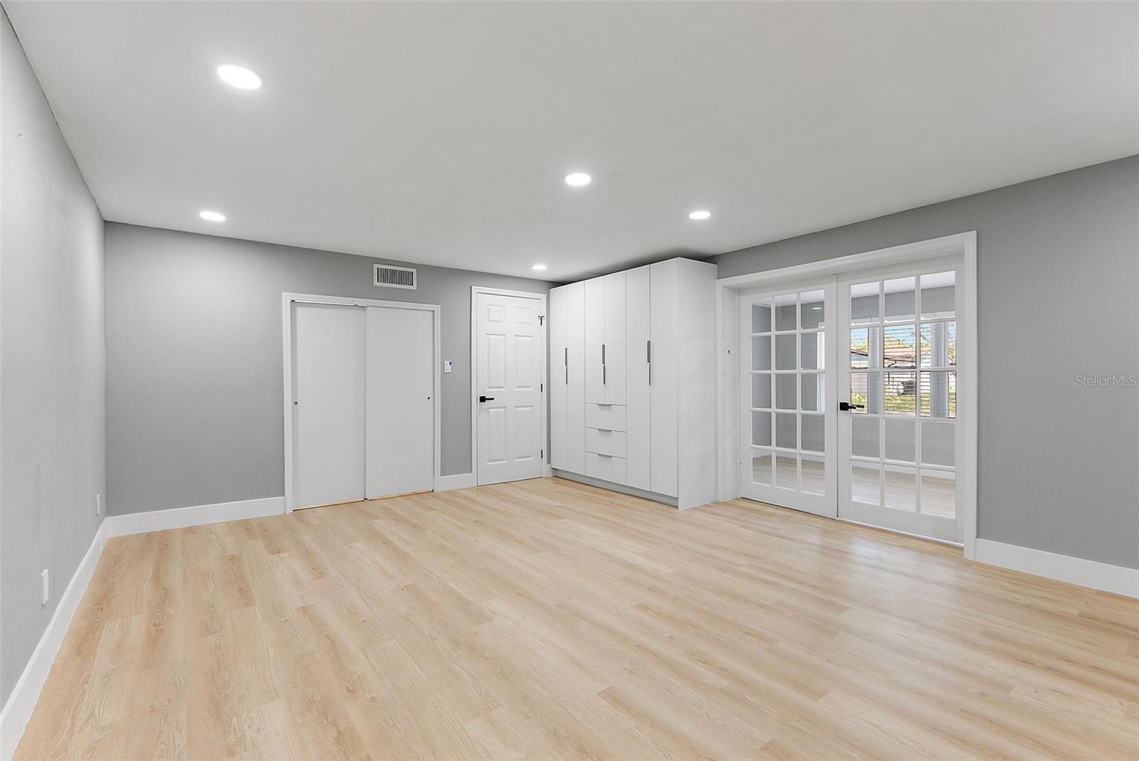 3926 HELENA ST NE — photo 9