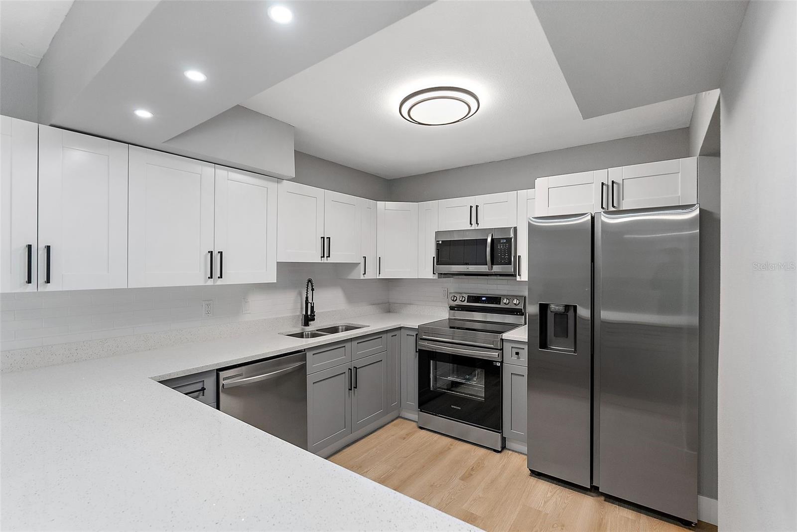 3926 HELENA ST NE — photo 17