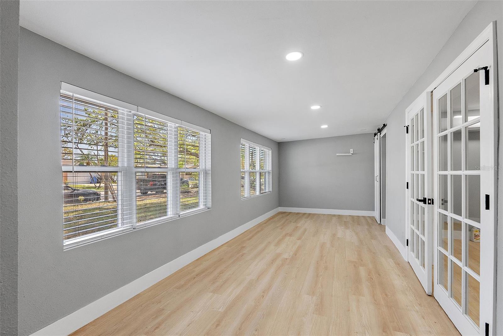3926 HELENA ST NE — photo 4