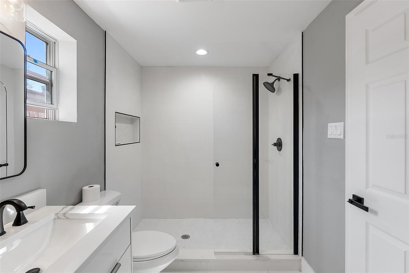 3926 HELENA ST NE — photo 14