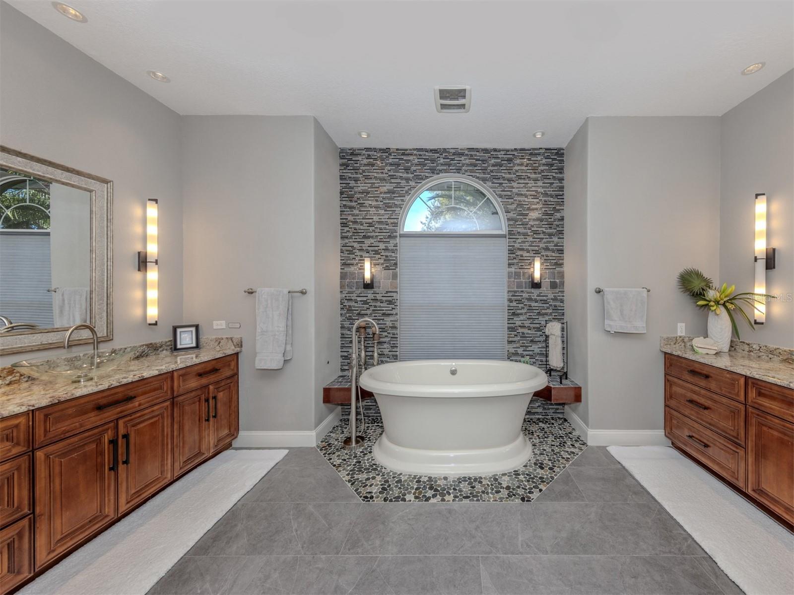 444 TREMINGHAM WAY — photo 47