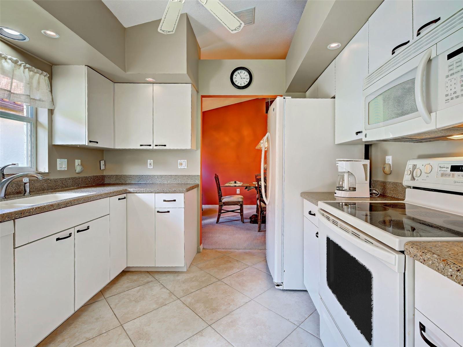 1176 HARBOR TOWN WAY — photo 30