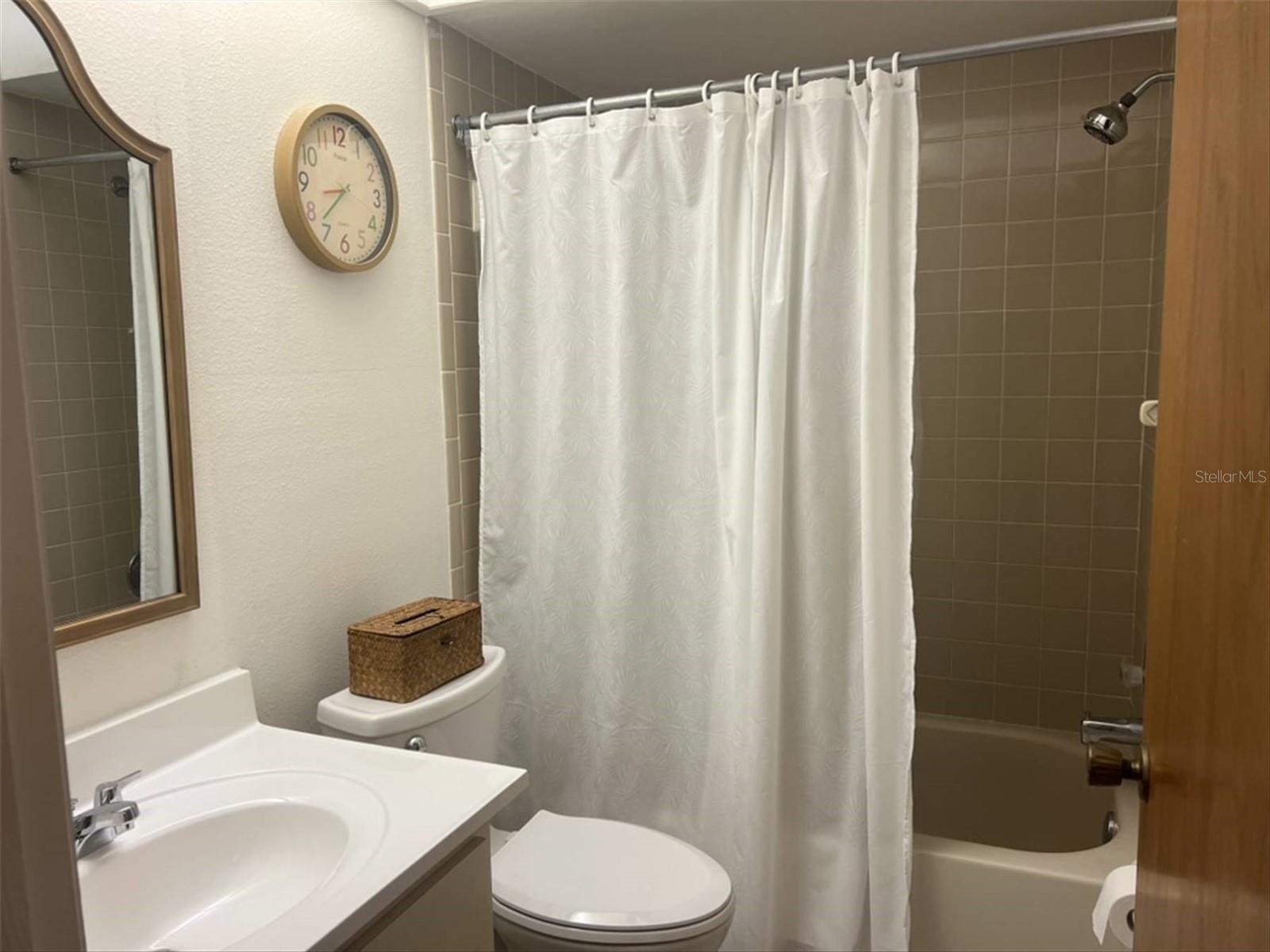 10706 LAQUINTA DR — photo 34