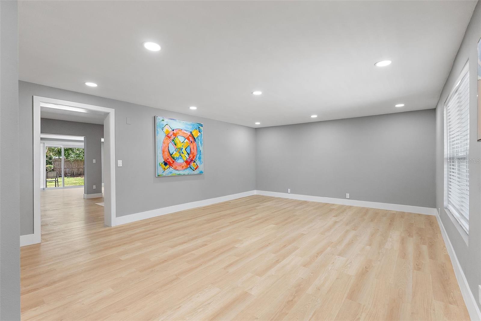 3926 HELENA ST NE — photo 11