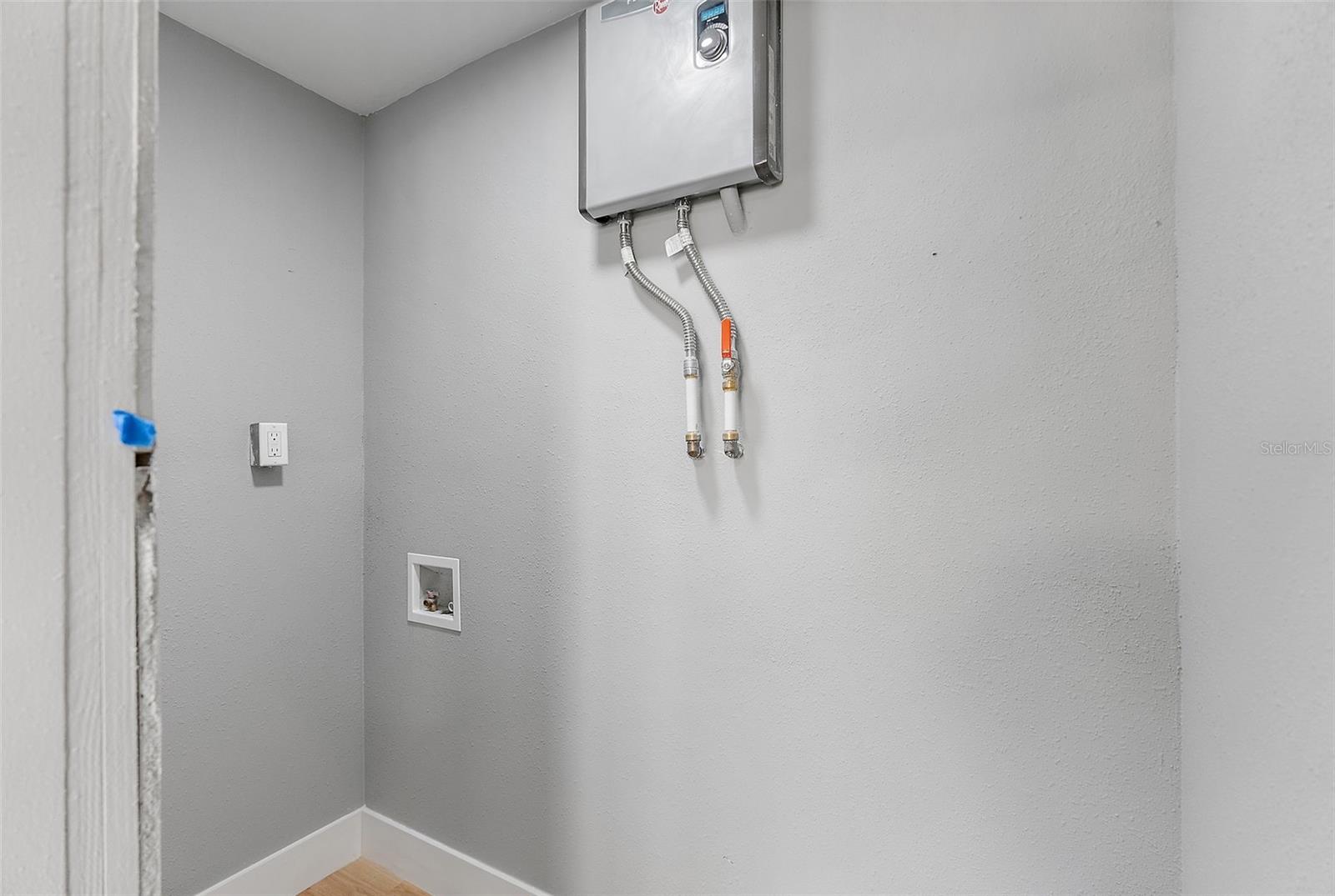 3926 HELENA ST NE — photo 6