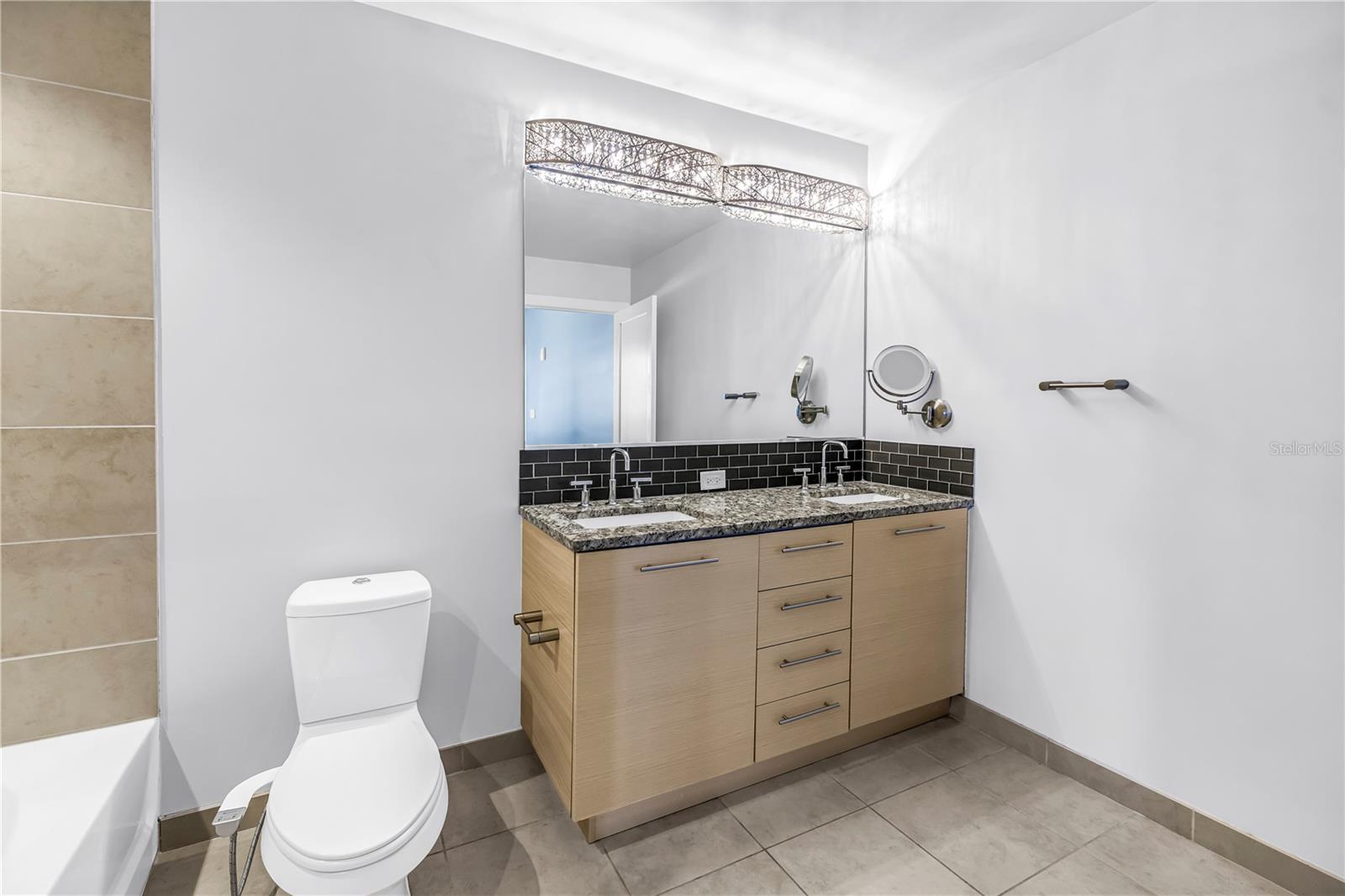 400 4TH AVE S #701 — photo 32