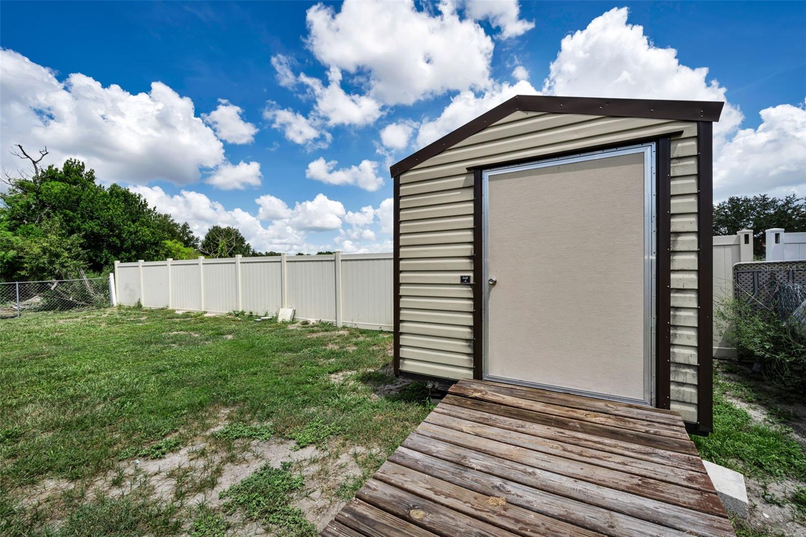 7526 CAROLTON CIR — photo 40