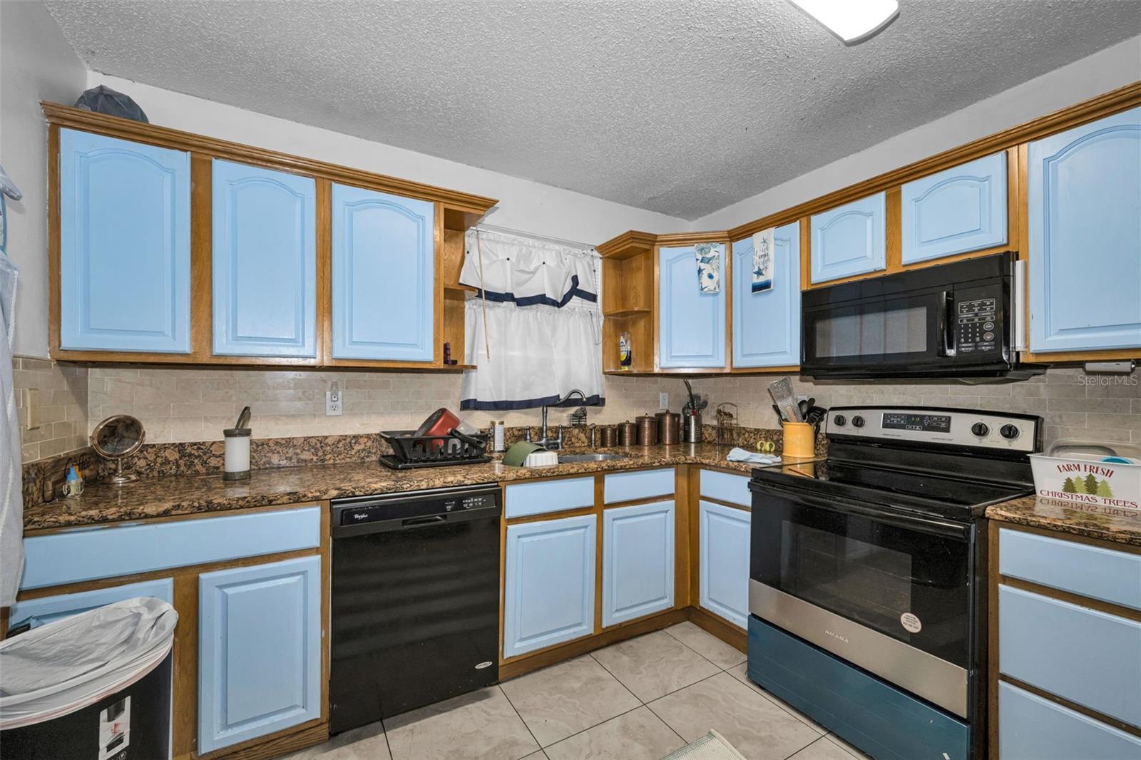 7526 CAROLTON CIR — photo 18