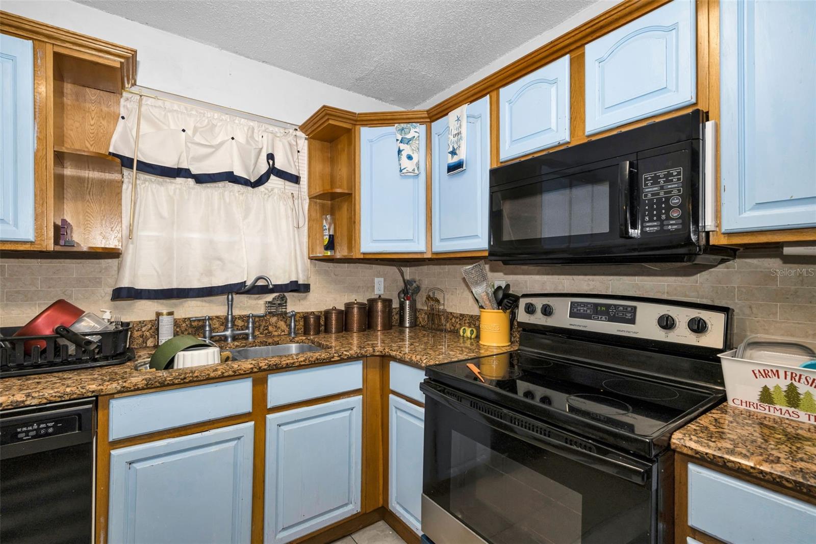 7526 CAROLTON CIR — photo 21