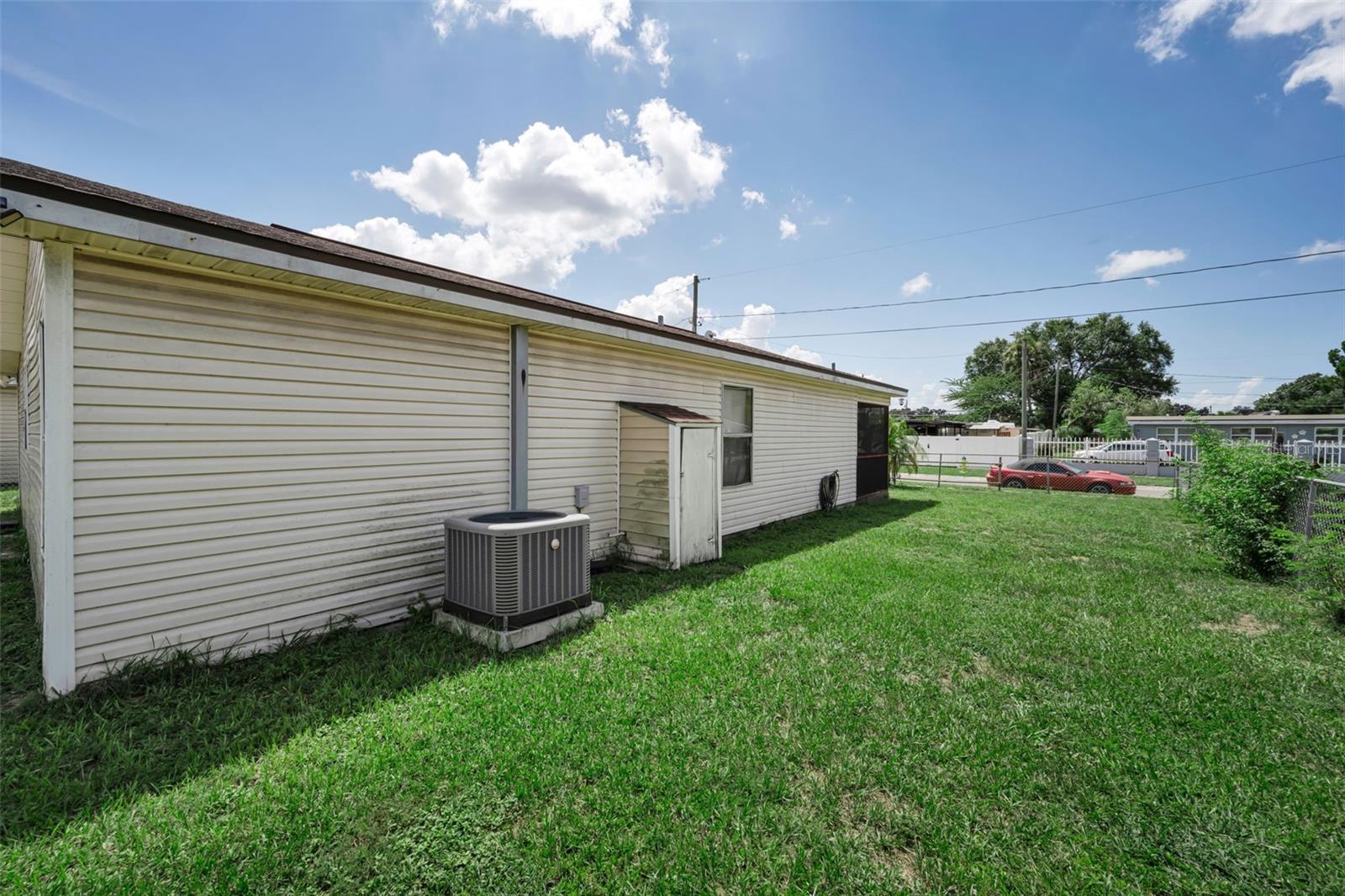 7526 CAROLTON CIR — photo 41