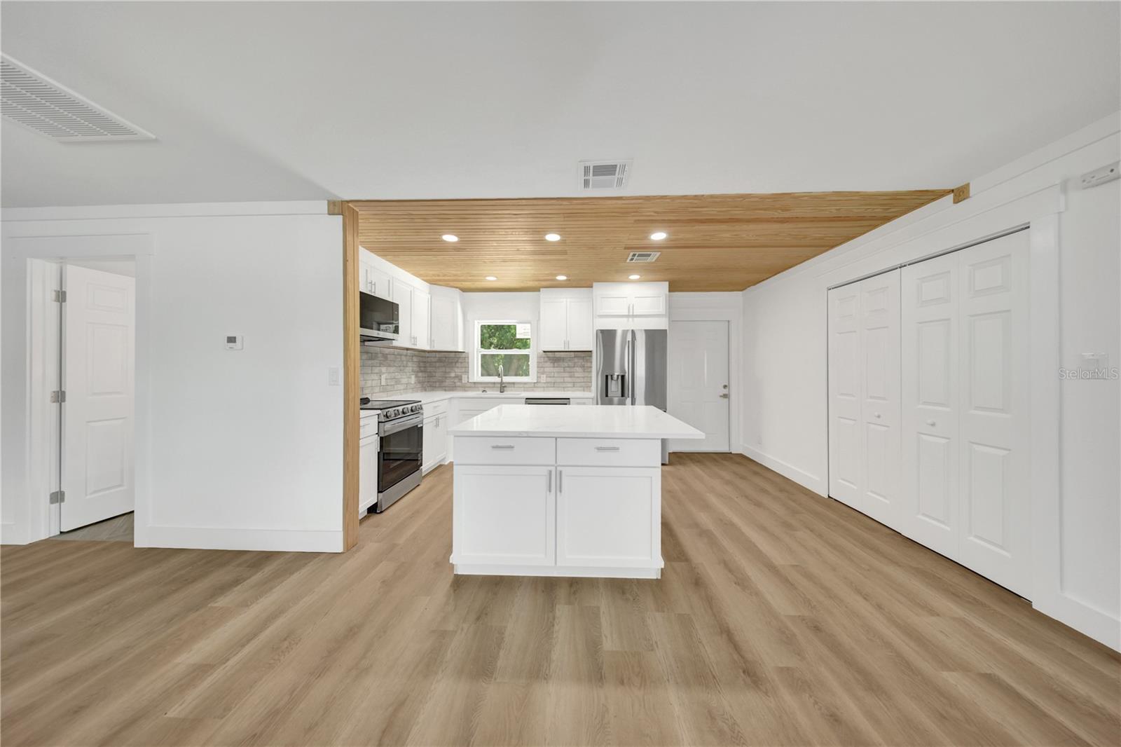 2264 WINCHESTER DR — photo 7