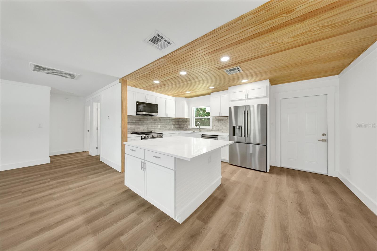 2264 WINCHESTER DR — photo 9