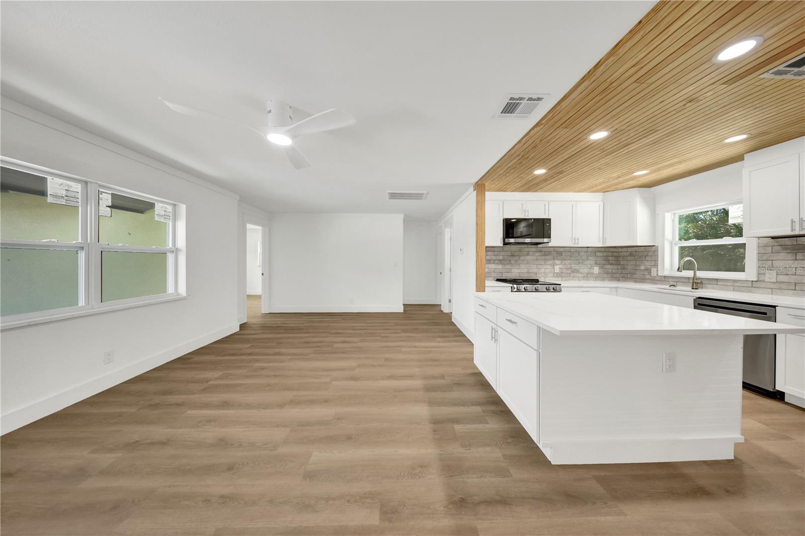 2264 WINCHESTER DR — photo 5
