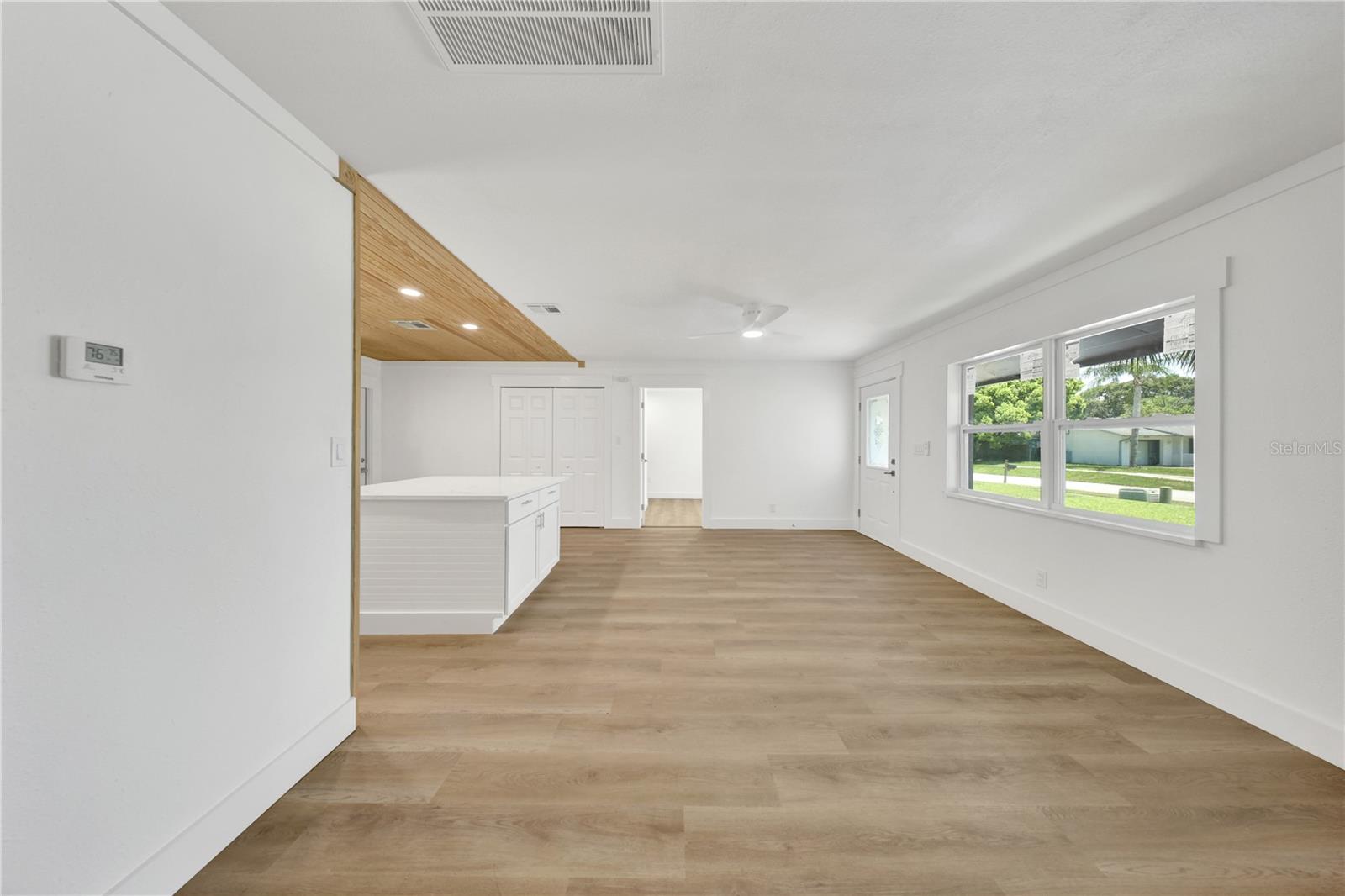 2264 WINCHESTER DR — photo 4