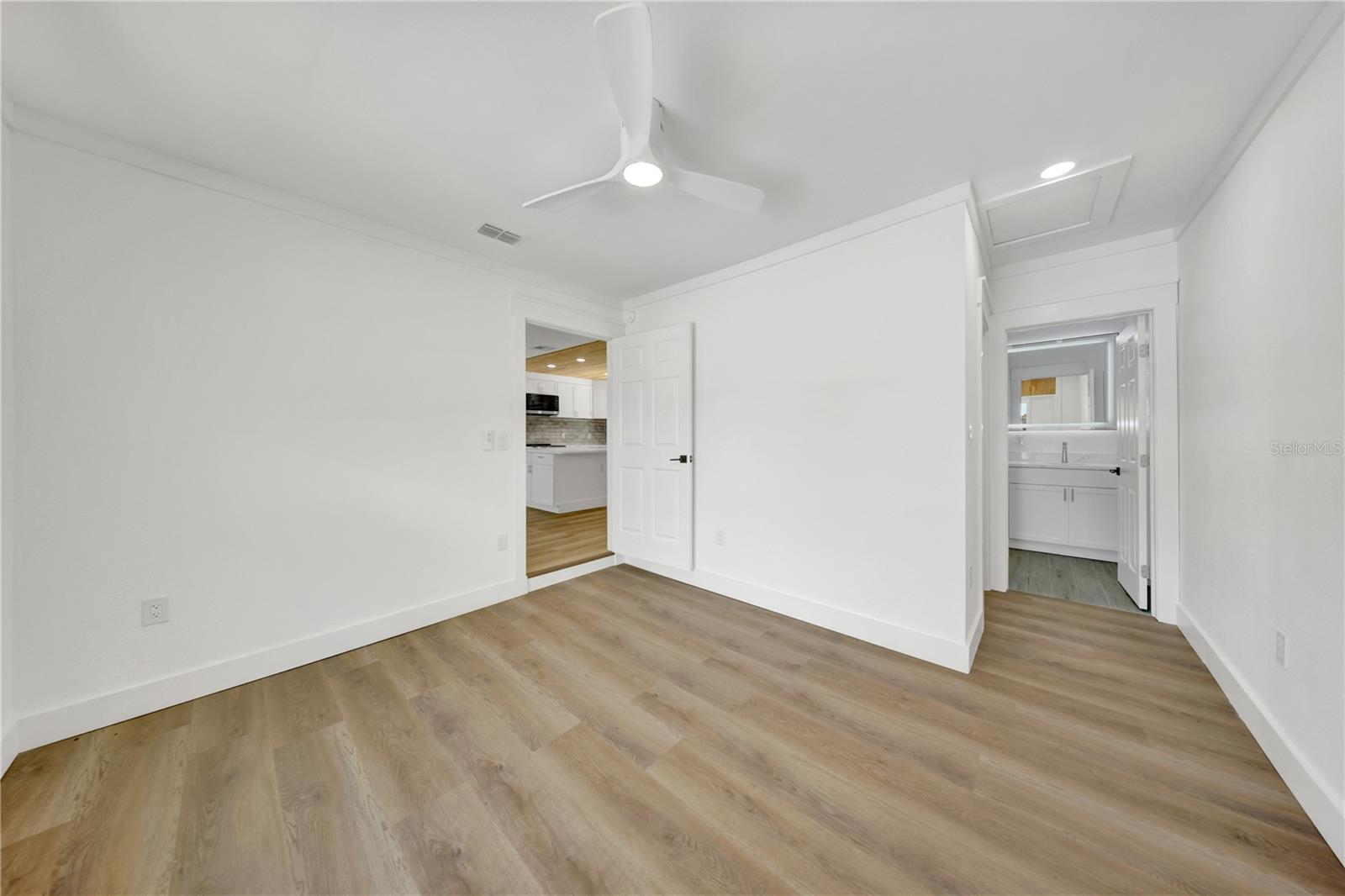 2264 WINCHESTER DR — photo 11