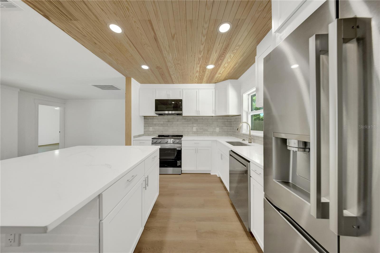 2264 WINCHESTER DR — photo 8