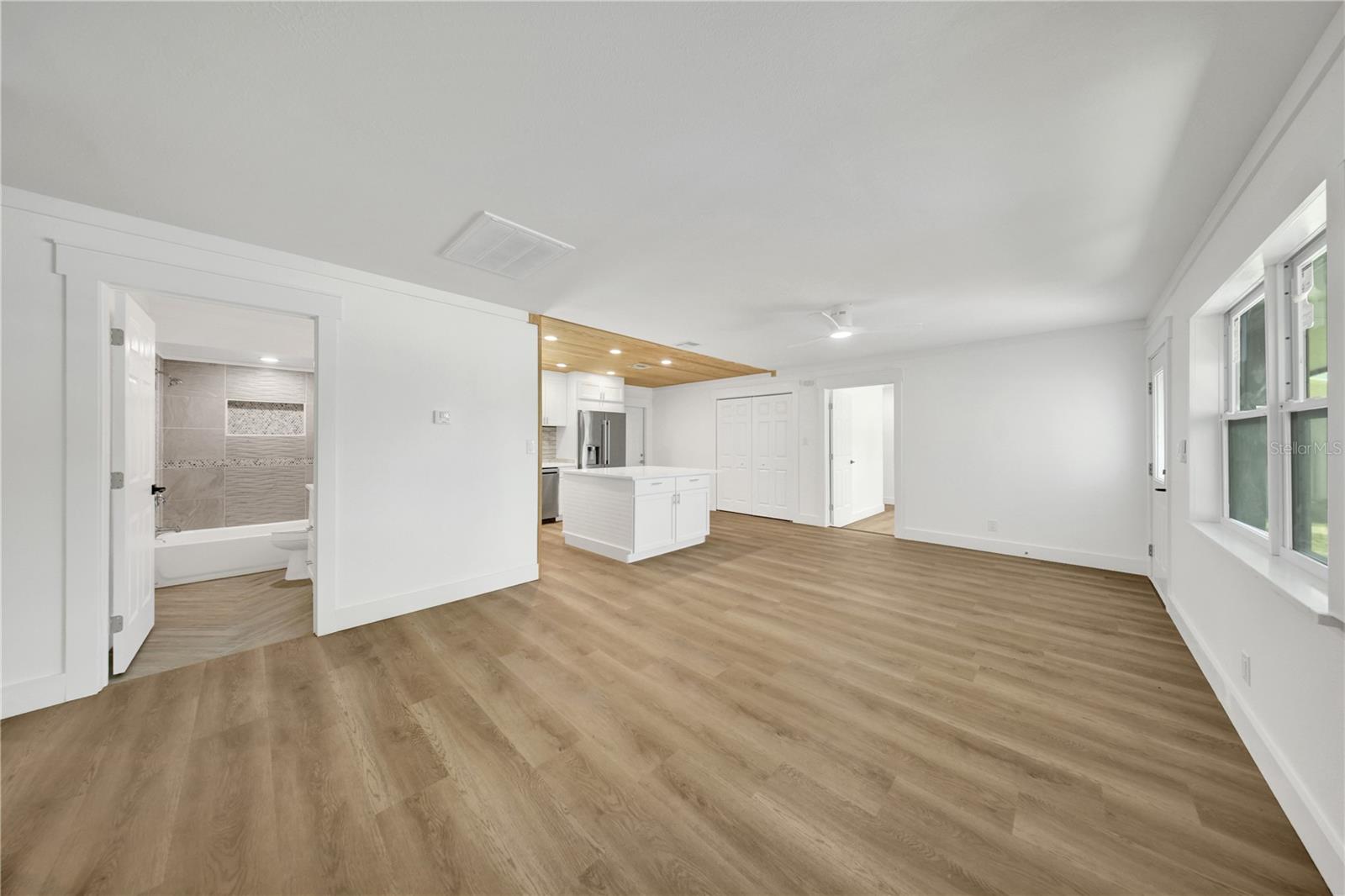 2264 WINCHESTER DR — photo 3