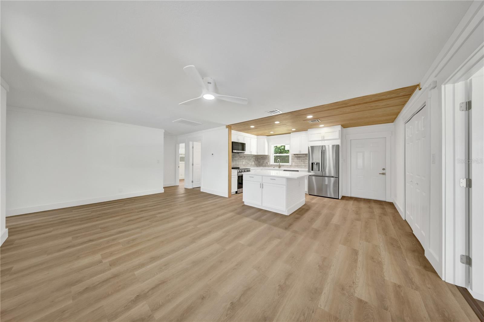 2264 WINCHESTER DR — photo 6