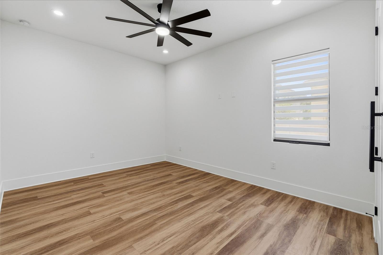 2914 W WALNUT ST — photo 36