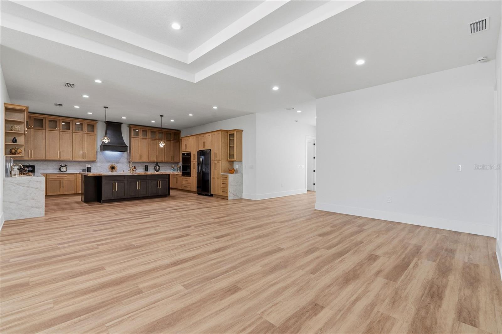 2914 W WALNUT ST — photo 9