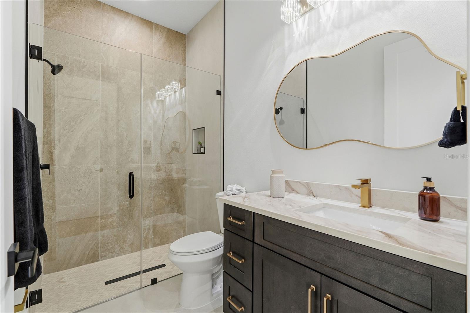 2914 W WALNUT ST — photo 38