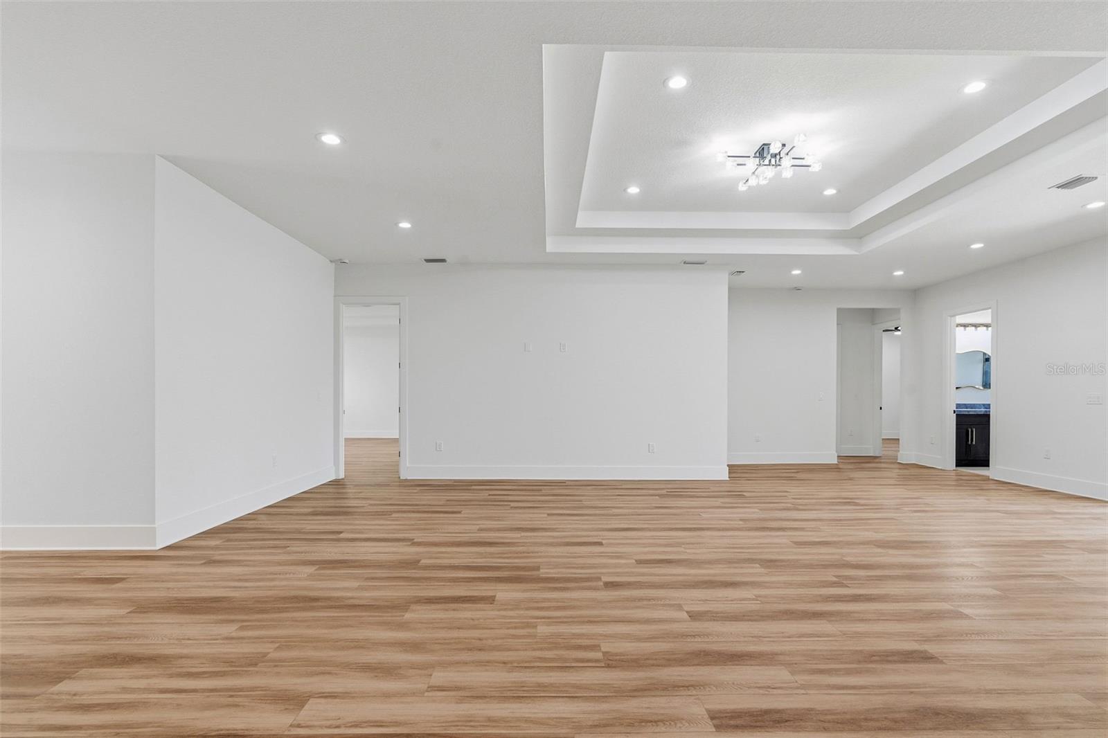2914 W WALNUT ST — photo 7