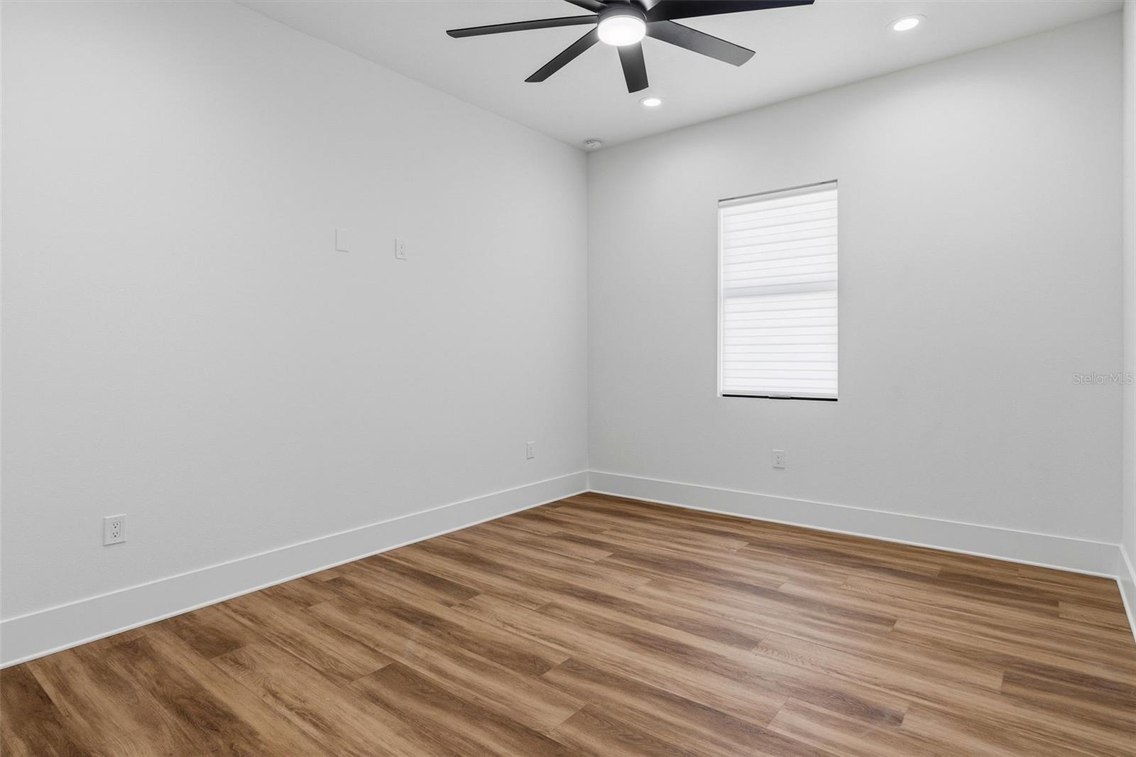 2914 W WALNUT ST — photo 40