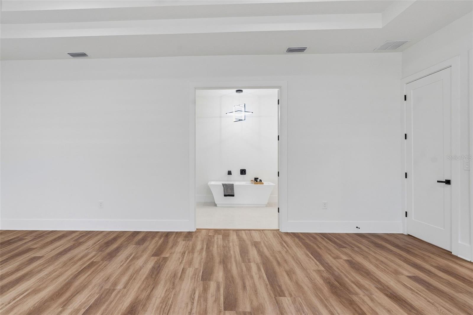 2914 W WALNUT ST — photo 25