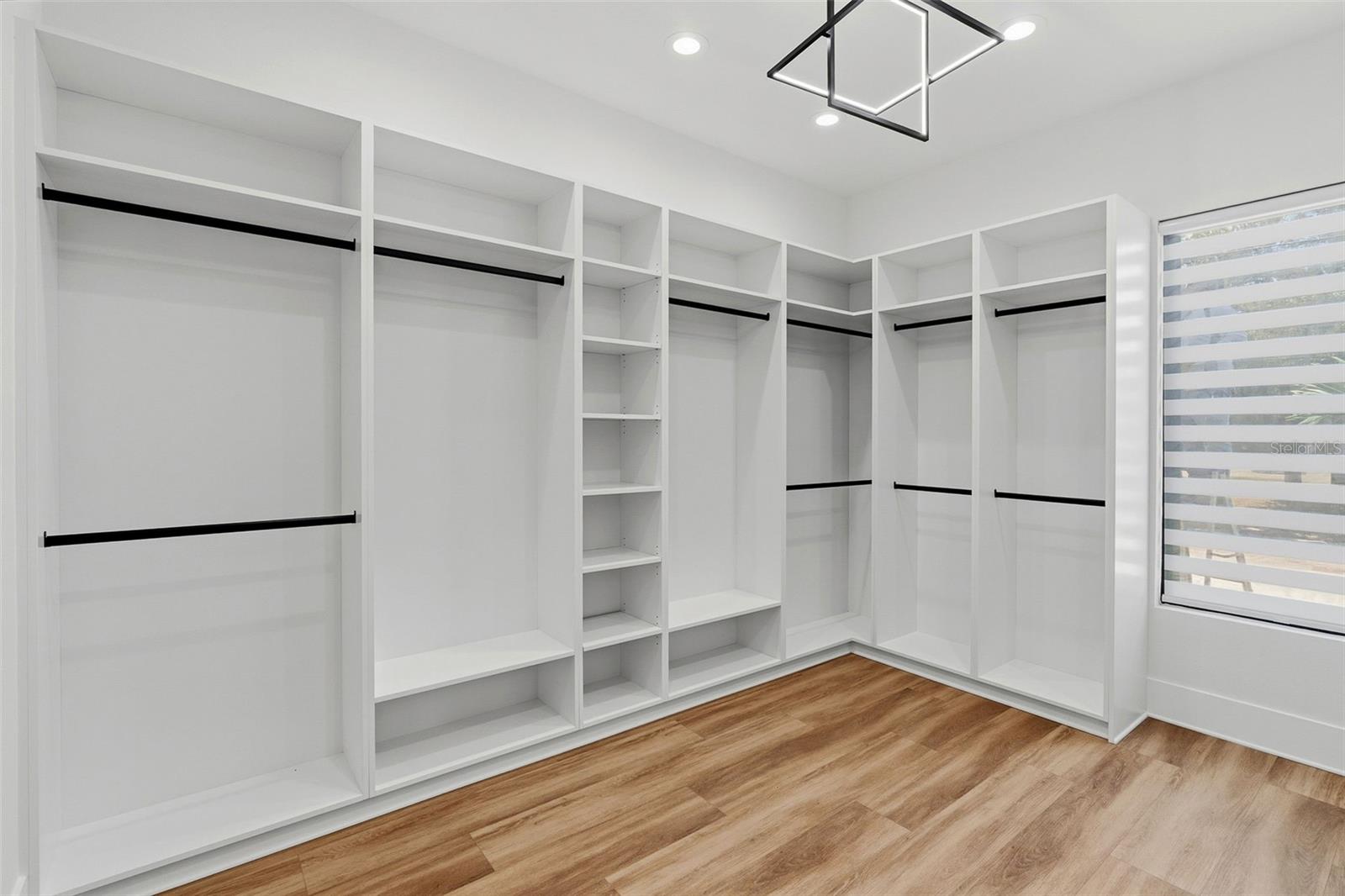 2914 W WALNUT ST — photo 31