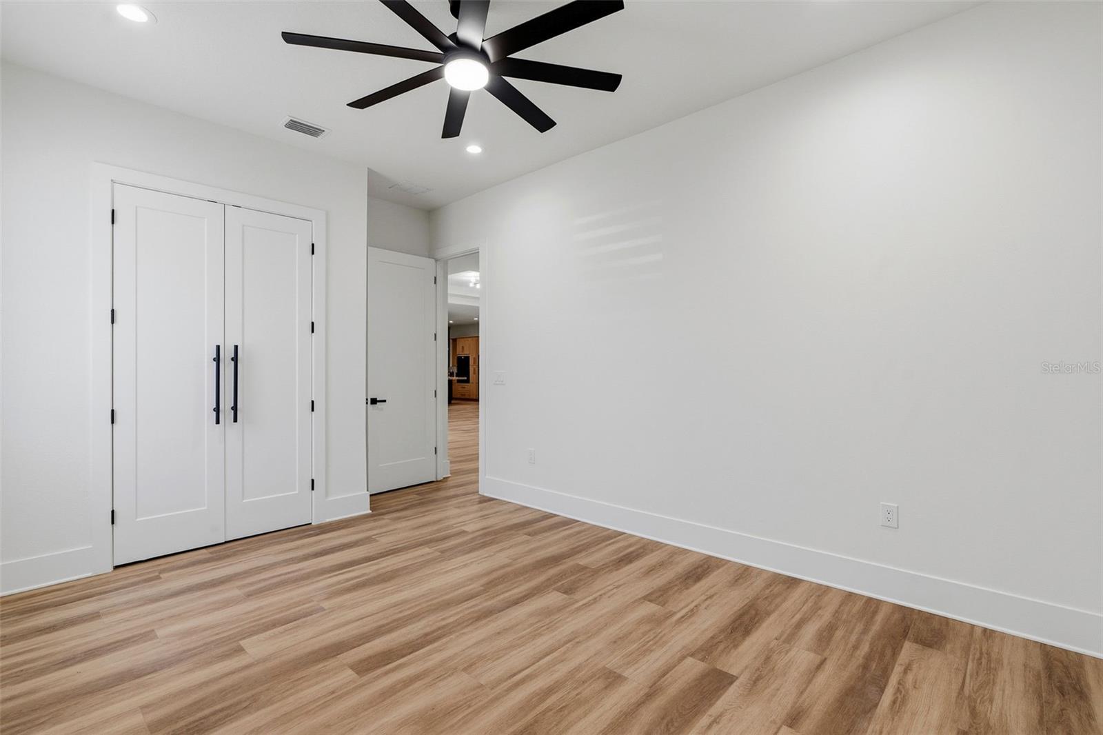 2914 W WALNUT ST — photo 37