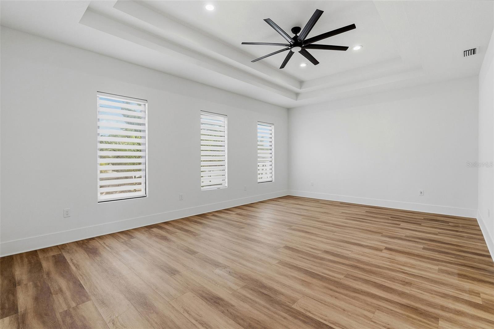 2914 W WALNUT ST — photo 22
