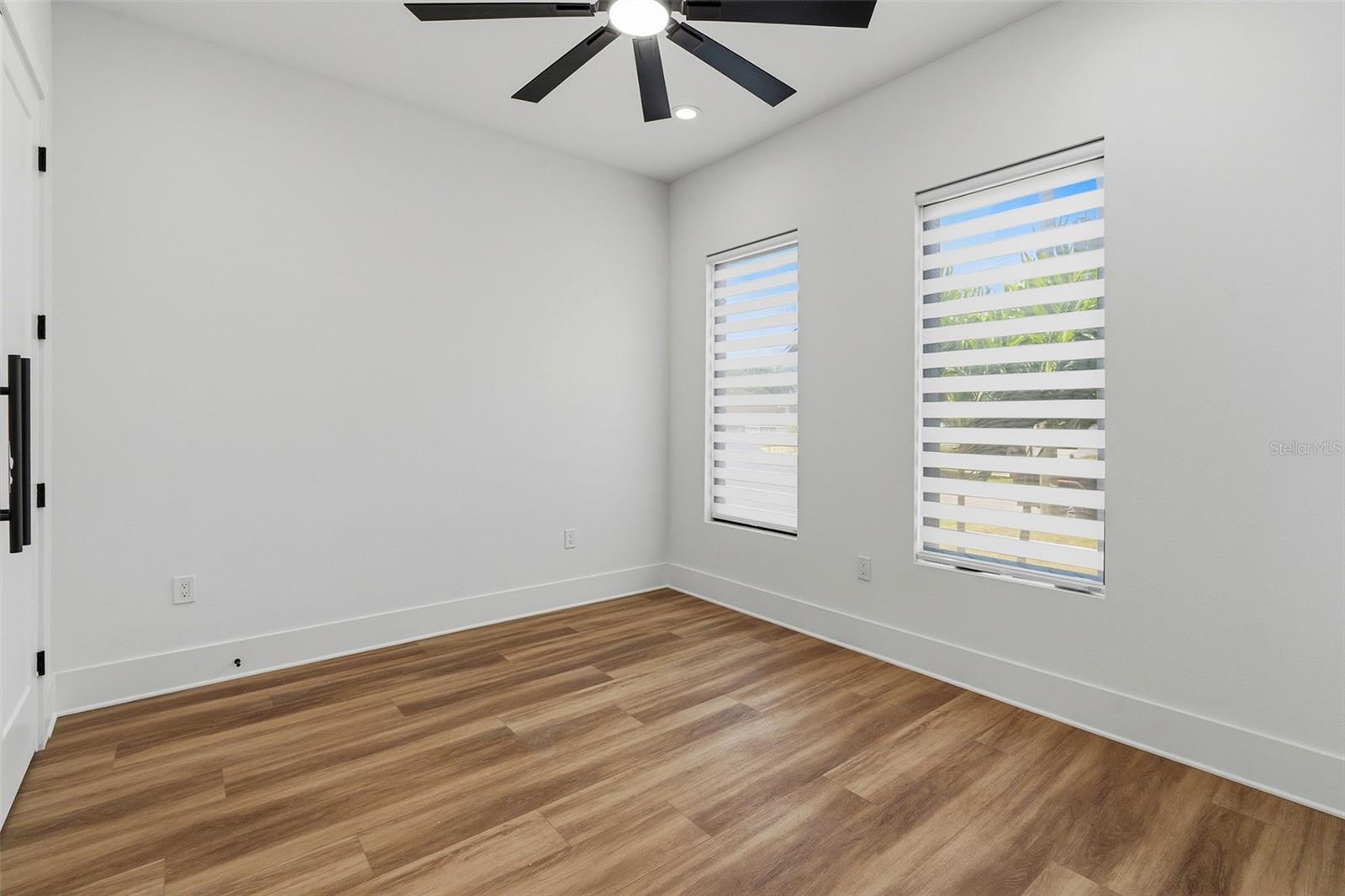 2914 W WALNUT ST — photo 33